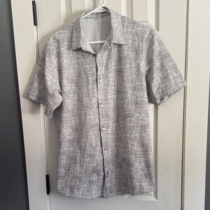 Men’s Lululemon short sleeve button up dress casual shirt in size Medium.